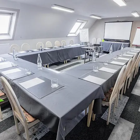Hotel Logis La Grassinais 3*