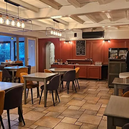 Logis La Grassinais Hotel